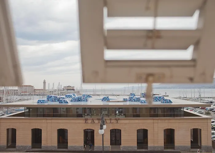 Piazza Venezia Le Camere Trieste